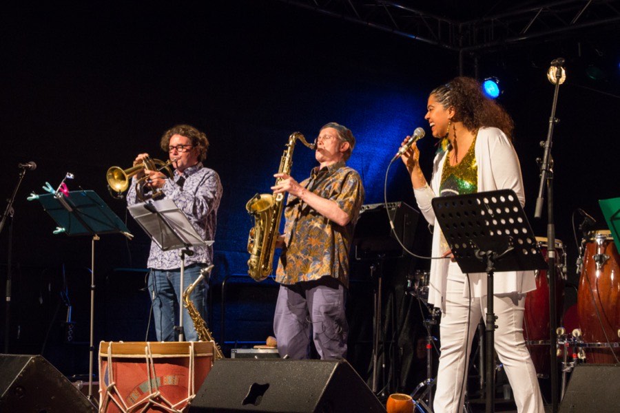 Konny Segeler (trp), Klaus Pottgießer (sax), Fernanda Bastos Soares (voc)