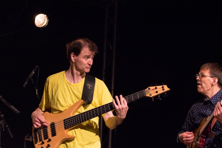 Oliver Jüngt (bass)