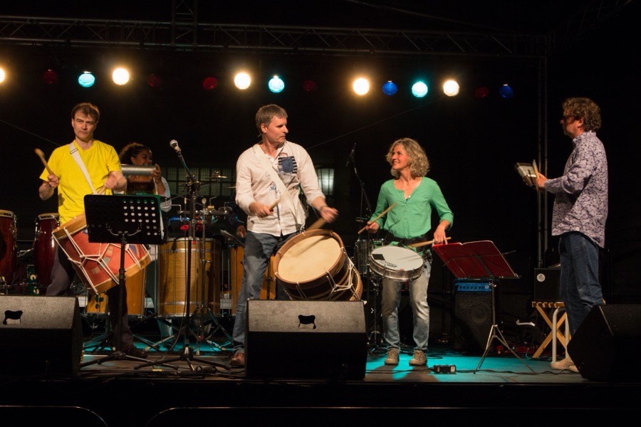 Surdos, Snare und Bass – das rhythmische Rückgrat