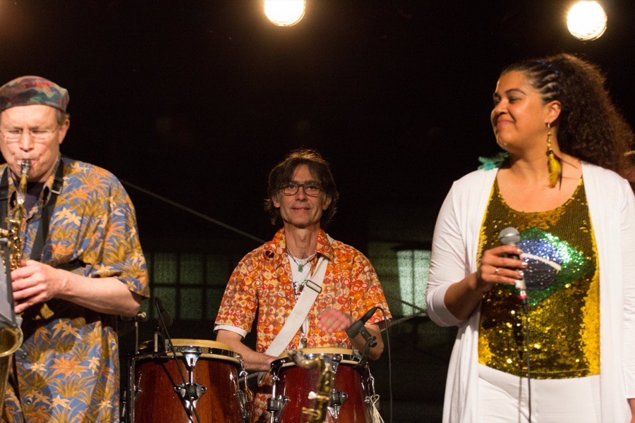 Klaus Pottgießer (sax), Percussion und Fernanda Bastos Soares (voc)
